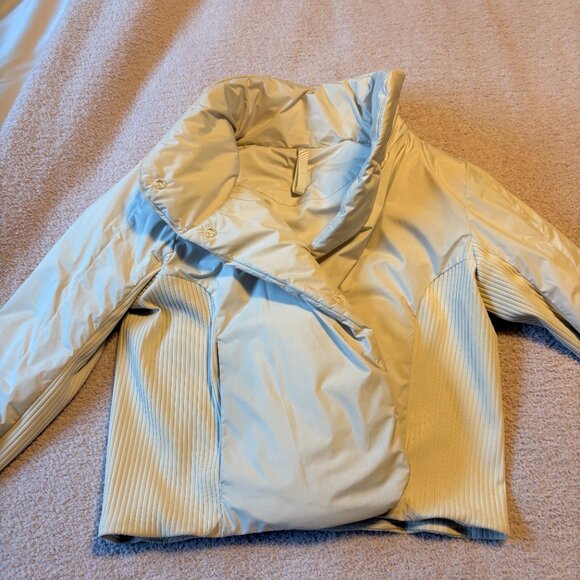 Lululemon Sleek City Jacket Bone 4 - Picture 5 of 11